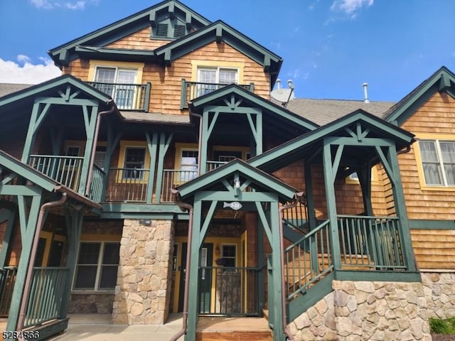 1-23 Pine Cres Unit 23, Vernon Twp, NJ 07462 - back of property featuring stone siding and a balcony