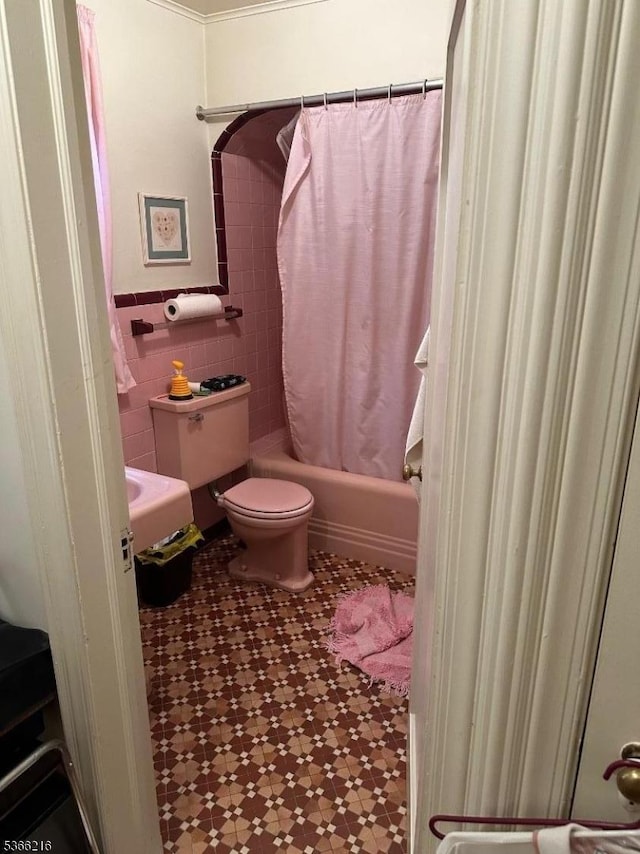4 Hampton Pl, Nutley Twp, NJ 07110 - bathroom featuring tile patterned floors, shower / bathtub combination with curtain, and tile walls