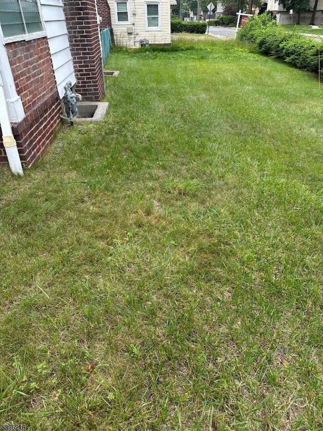 4 Hampton Pl, Nutley Twp, NJ 07110 - view of green lawn