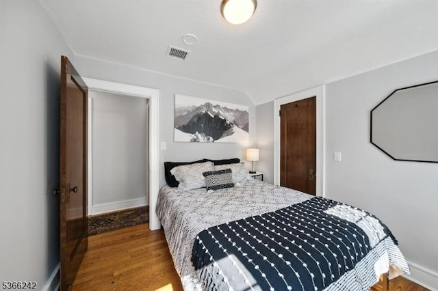 86 Riverside Dr, Denville Twp, NJ 07834 - bedroom with wood finished floors and baseboards