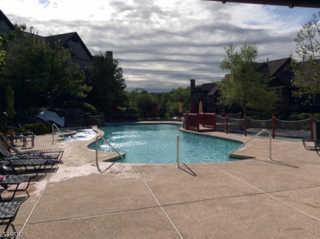 7-11 Maple Cres Unit 11, Vernon Twp, NJ 07462 - community pool with a patio