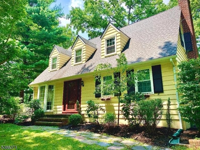 924 Maurice Ave, Rahway City, NJ 07065 - cape cod-style house featuring a chimney, roof with shingles, and a front yard