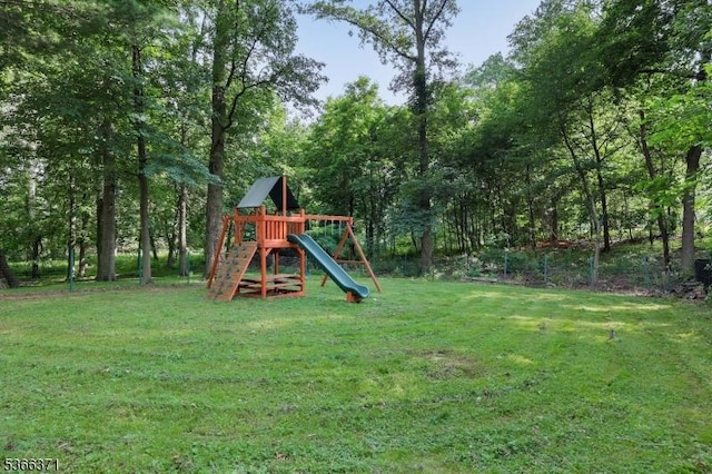 924 Maurice Ave, Rahway City, NJ 07065 - view of play area featuring a lawn