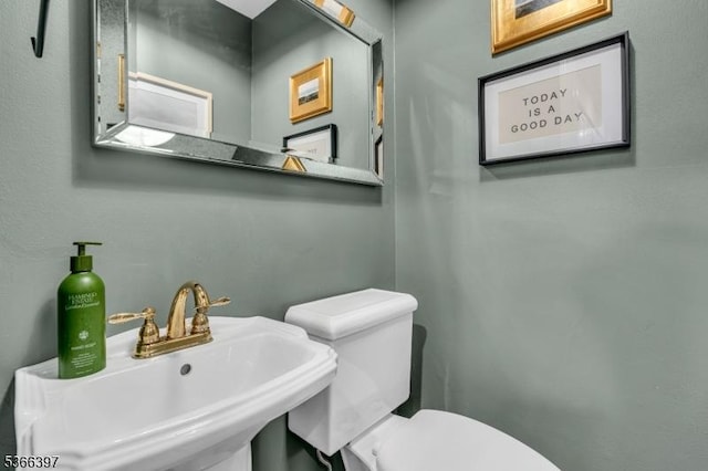 913 Columbus Ave, Westfield Town, NJ 07090 - bathroom with a sink and toilet