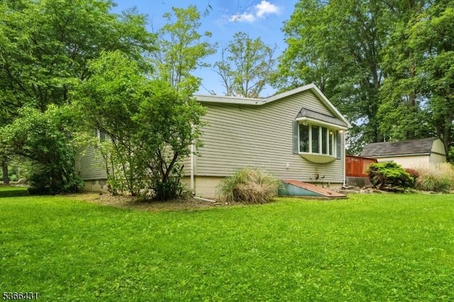 240 Free Union Rd, Liberty Twp, NJ 07838 - view of side of home with a yard