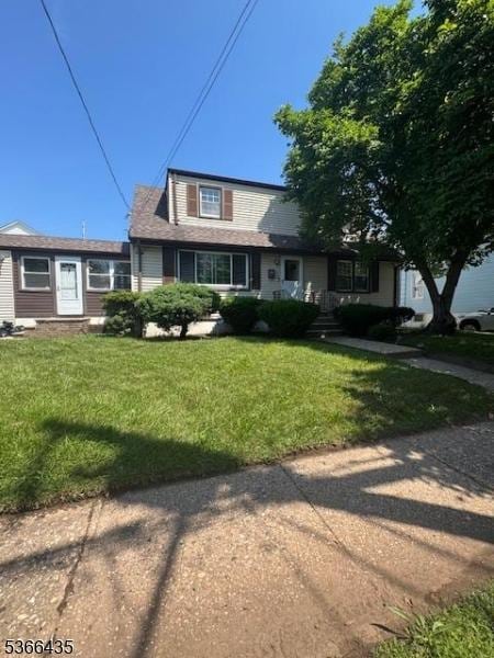 1221 Union St, Linden City, NJ 07036 - traditional home featuring a front lawn