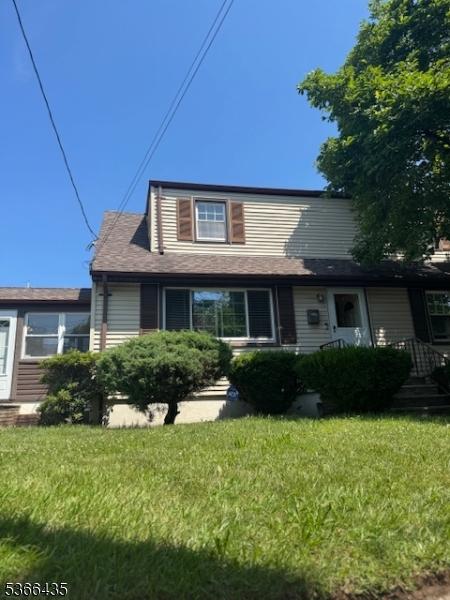 1221 Union St, Linden City, NJ 07036 - view of front of property with a front lawn