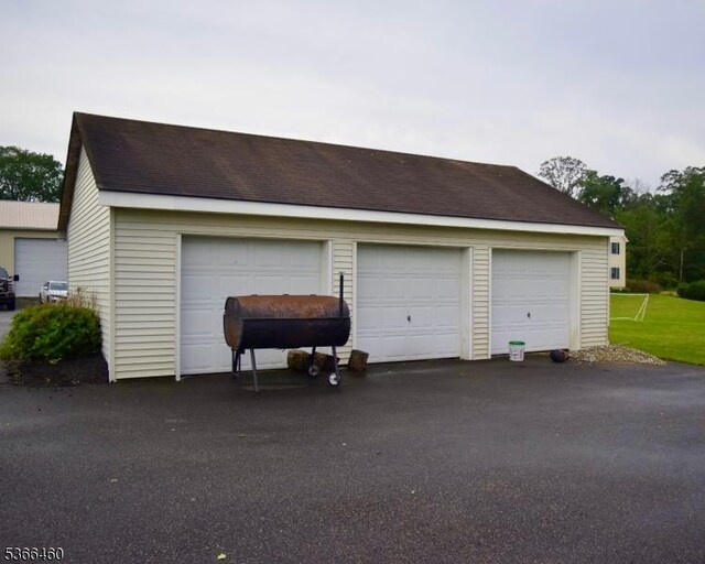 710 County Road 513, Alexandria Twp, NJ 08867 - detached garage with oil tank