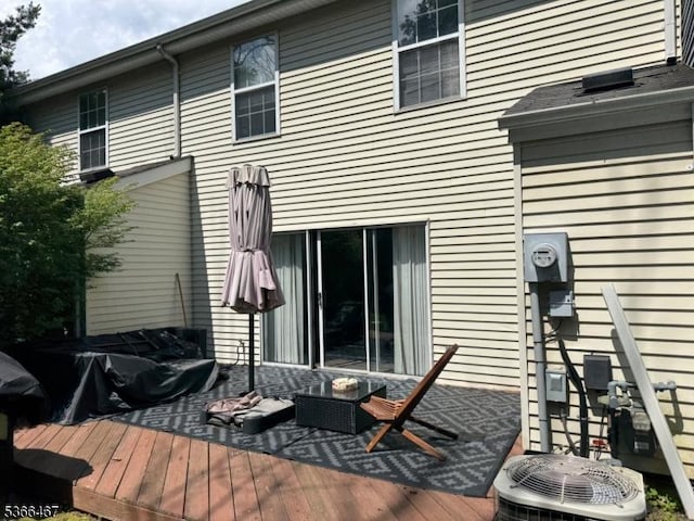 337 Smithwold Rd, Franklin Twp, NJ 08873 - back of property with a deck
