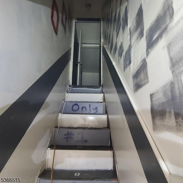 471 S 16th St, Newark City, NJ 07103 - view of staircase