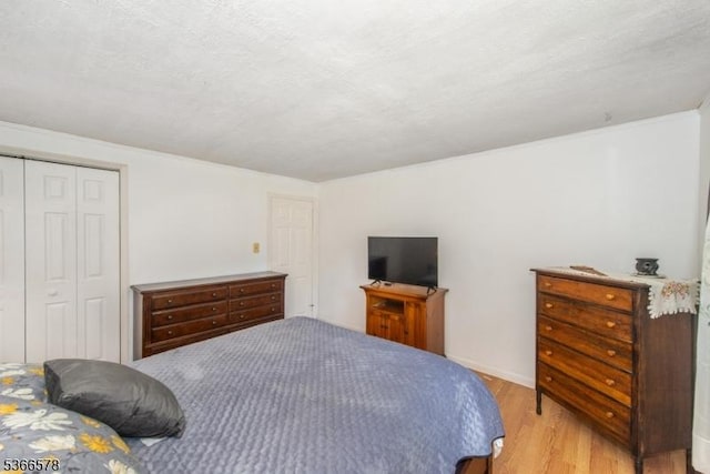 21 Benton Rd, Blairstown Twp, NJ 07832 - bedroom featuring light wood-style flooring, a closet, and crown molding