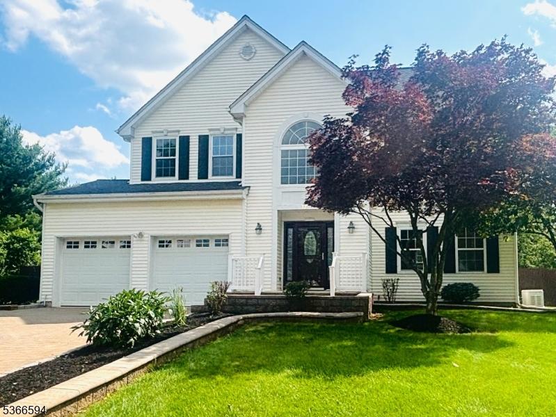 17 Rolling Hills Dr, Franklin Twp, NJ 08873 - traditional home featuring driveway, a front lawn, and an attached garage