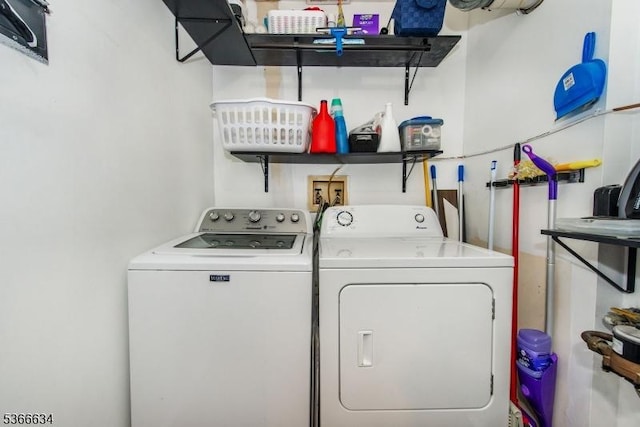 204 Robertson Way Unit 204, Lincoln Park Boro, NJ 07035 - laundry area with independent washer and dryer