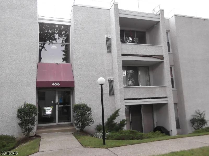 456 River Rd Unit L, Nutley Twp, NJ 07110 - view of building exterior