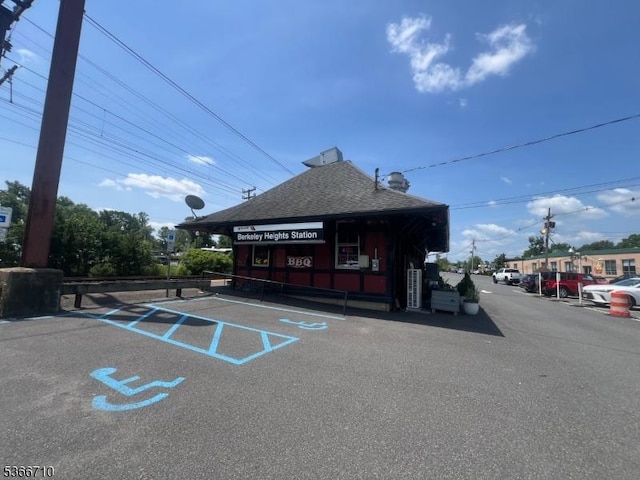 15 Woglum Pl, Berkeley Heights Twp, NJ 07922 - view of uncovered parking lot