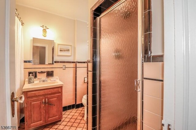 107 Oak Ln, Cranford Twp, NJ 07016 - full bath with tile walls, vanity, a stall shower, and wainscoting