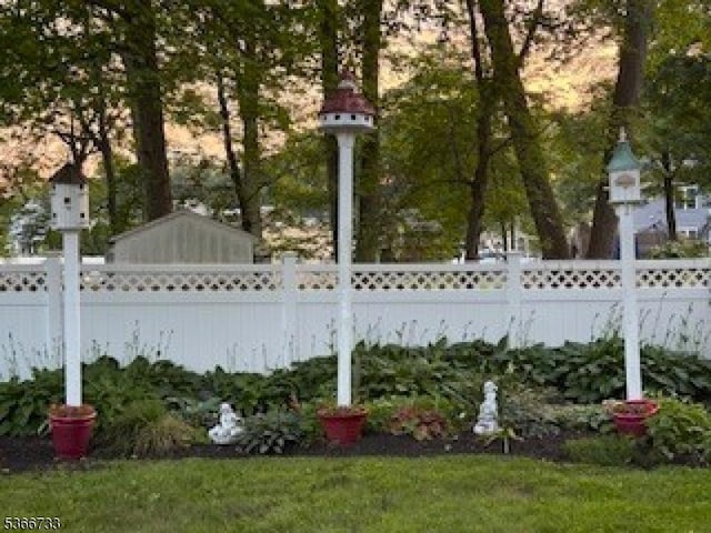 21 Fagan Pl, Woodbridge Twp, NJ 07067 - view of yard