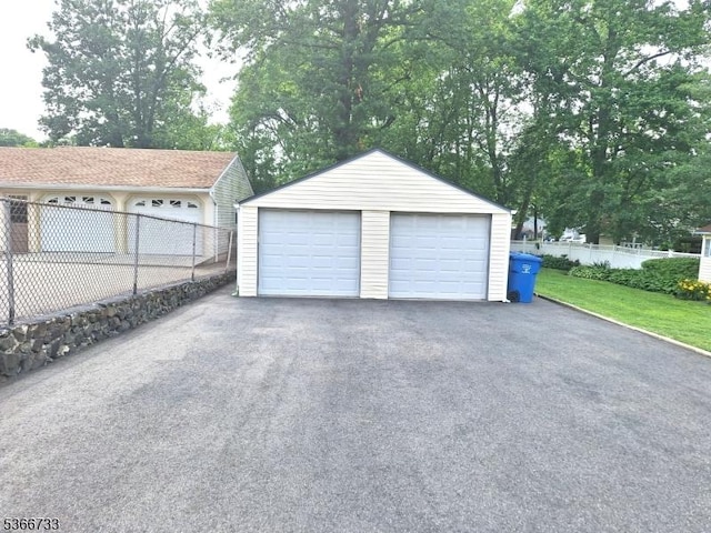 21 Fagan Pl, Woodbridge Twp, NJ 07067 - view of detached garage
