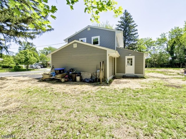44 Sullivan Way E, Brunswick Twp, NJ 08816 - back of property with a lawn