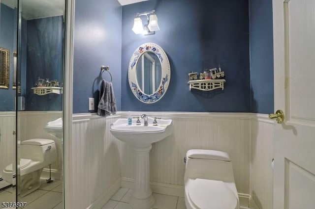 4 Panorama Dr, Vernon Twp, NJ 07461 - bathroom with wainscoting and tile patterned floors
