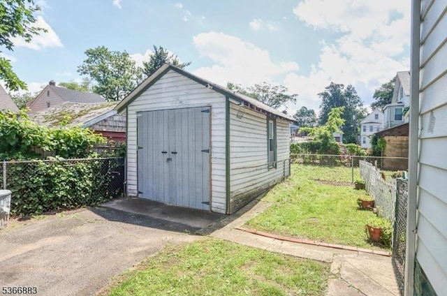 10-12 Medbourne Ave, Irvington Twp, NJ 07111 - view of shed with a fenced backyard