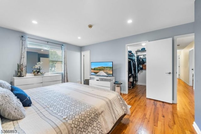 357 Minute Arms Rd, Union Twp, NJ 07083 - bedroom featuring light wood finished floors, a walk in closet, recessed lighting, and a closet
