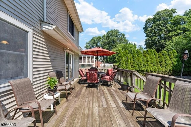 357 Minute Arms Rd, Union Twp, NJ 07083 - wooden deck with outdoor dining space