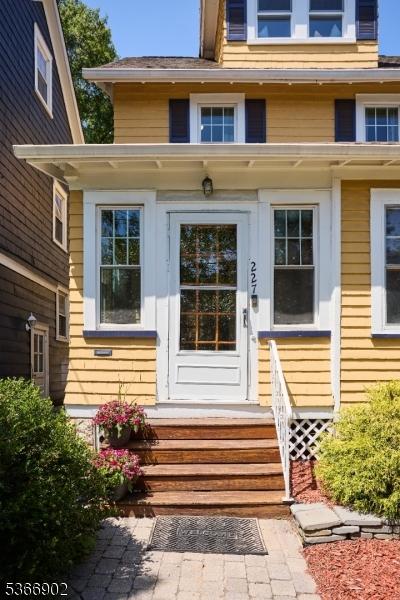 227 Parker Ave, Maplewood Twp, NJ 07040 - entrance to property