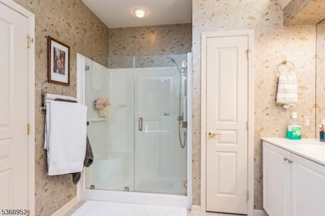8202 Westover Way Unit 8202, Franklin Twp, NJ 08873 - full bath featuring wallpapered walls, a shower stall, and vanity
