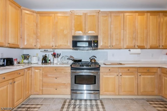 8202 Westover Way Unit 8202, Franklin Twp, NJ 08873 - kitchen with stainless steel appliances, light countertops, and light tile patterned flooring