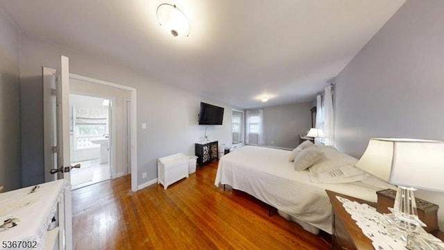 979 Lorraine Ave, Union Twp, NJ 07083 - bedroom featuring wood finished floors and baseboards
