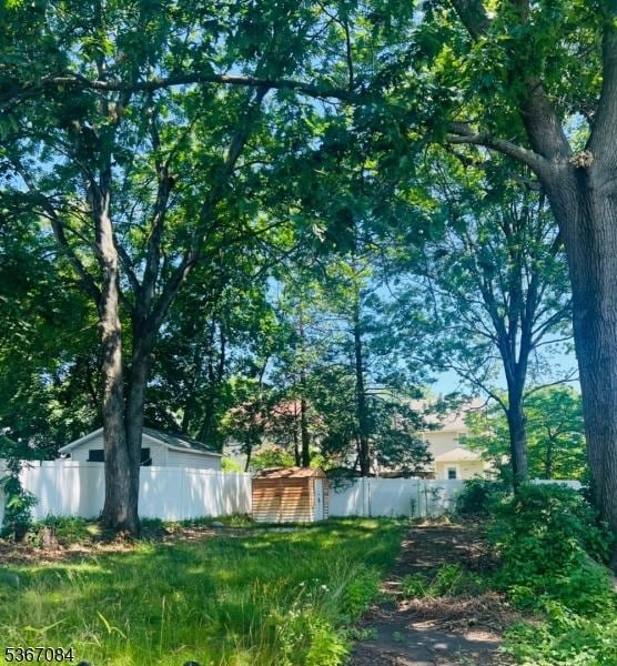 81 Franklin Rd, Teaneck Twp, NJ 07666 - view of yard featuring a storage shed