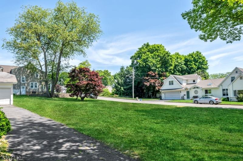 37 Hawthorne Ave, Morris Plains Boro, NJ 07950