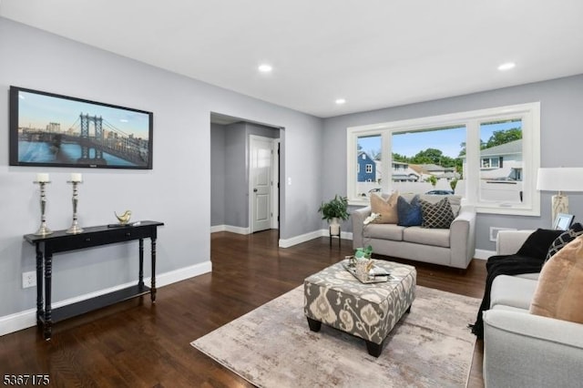 945 Wendy Ct, Union Twp, NJ 07083 - living area featuring wood finished floors and recessed lighting