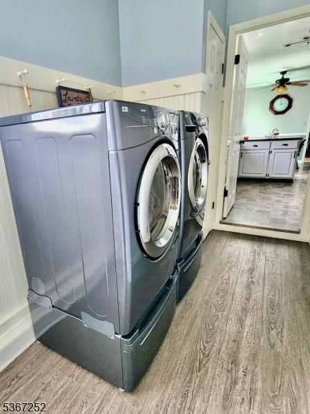 20 Highland Rd, Independence Twp, NJ 07840 - washroom with washing machine and dryer, wood finished floors, and a ceiling fan