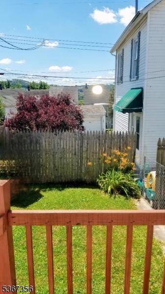 302 Chambers St, Phillipsburg Town, NJ 08865 - view of yard