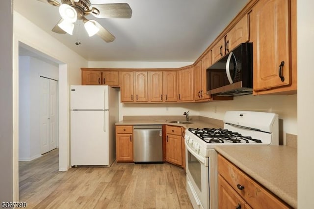 136 Woodward Ln, Bernards Twp, NJ 07920 - kitchen featuring appliances with stainless steel finishes, light wood-style flooring, a ceiling fan, and light countertops