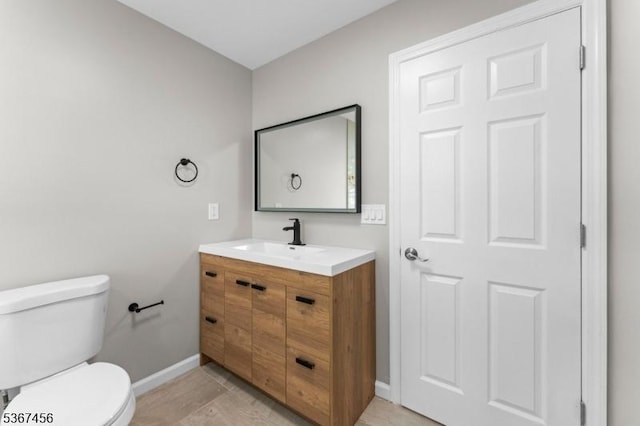 331 W Ln, Clark Twp, NJ 07066 - bathroom with baseboards and vanity