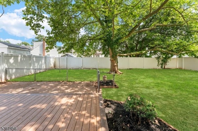 331 W Ln, Clark Twp, NJ 07066 - wooden terrace with a fenced backyard
