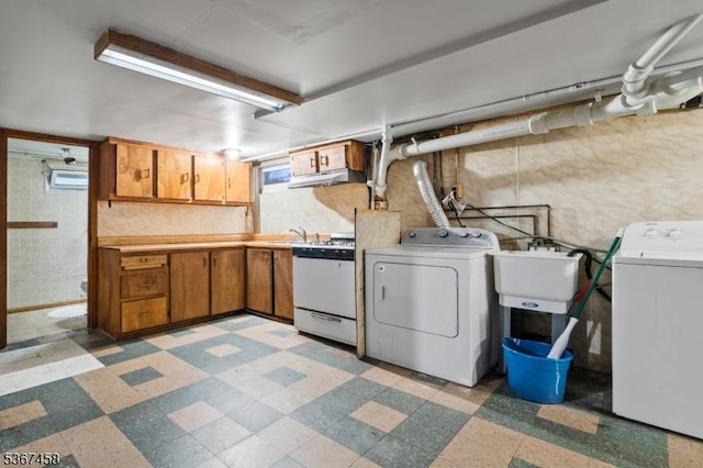 917 Tompkins Ave, South Plainfield Boro, NJ 07080 - laundry room featuring washing machine and dryer and cabinet space