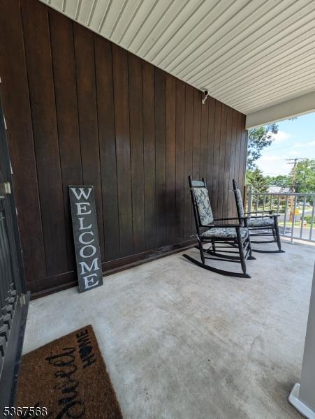 4 Parkway E, Caldwell Boro Twp, NJ 07006 - view of covered porch