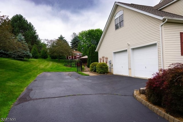 10 Links Ct, Sparta Twp, NJ 07871 - view of side of property with driveway, a yard, a garage, and a shingled roof