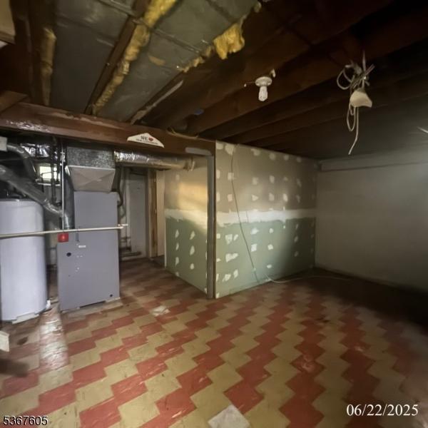 35 Eastern Pkwy, Hillside Twp, NJ 07205 - unfinished below grade area featuring heating unit