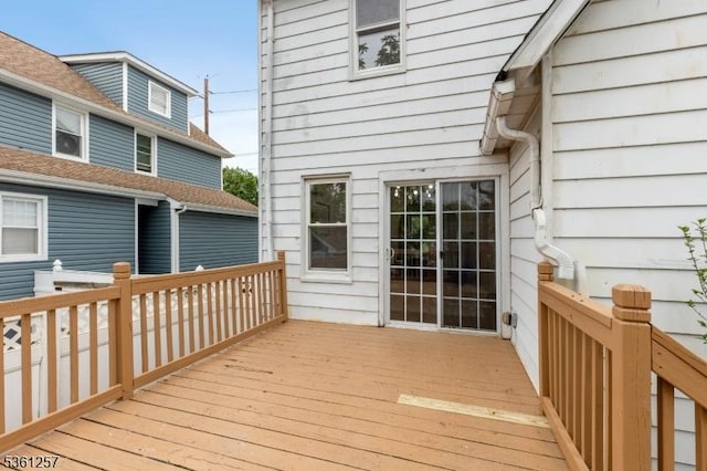 910 Caldwell Ave, Union Twp, NJ 07083 - view of wooden deck