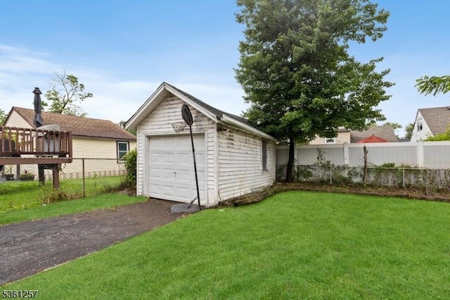 910 Caldwell Ave, Union Twp, NJ 07083 - detached garage with asphalt driveway