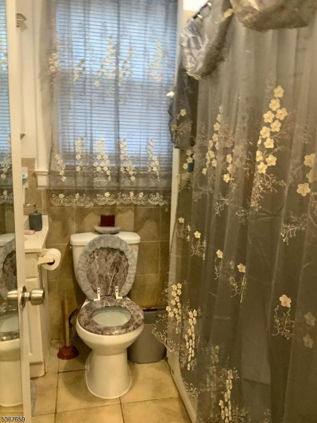 116 Mapes Ave Unit 3, Newark City, NJ 07112 - full bathroom featuring tile patterned flooring and a shower with shower curtain