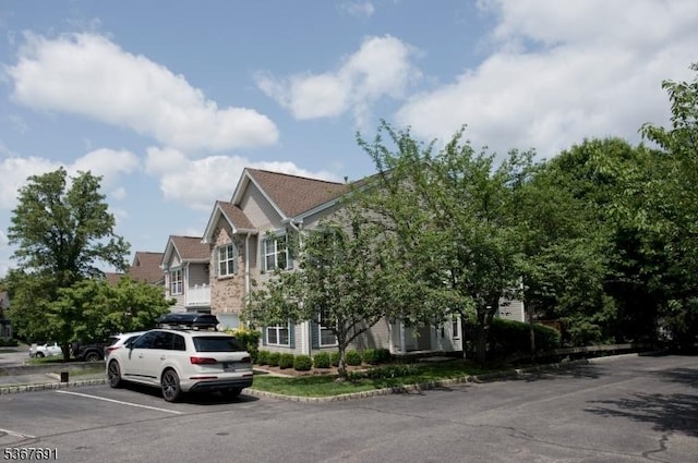 425 Diablo Ct, Mahwah Twp, NJ 07430 - view of front of property featuring uncovered parking