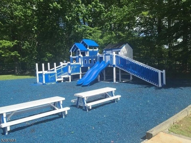 425 Diablo Ct, Mahwah Twp, NJ 07430 - view of community playground