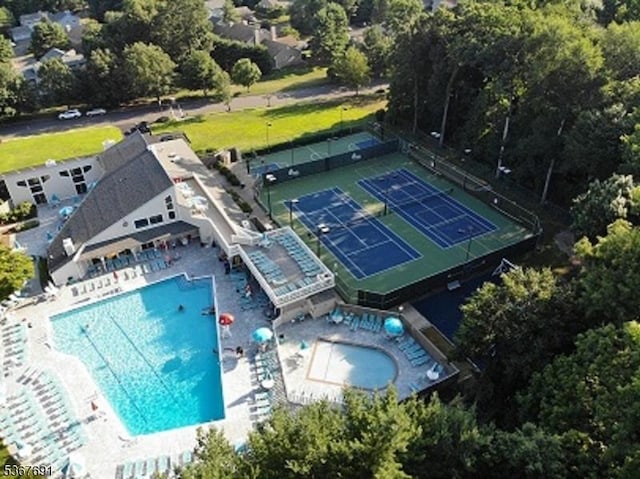 425 Diablo Ct, Mahwah Twp, NJ 07430 - aerial view of a pool