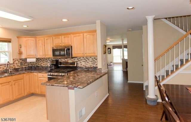 425 Diablo Ct, Mahwah Twp, NJ 07430 - kitchen with appliances with stainless steel finishes, light brown cabinets, tasteful backsplash, plenty of natural light, and recessed lighting